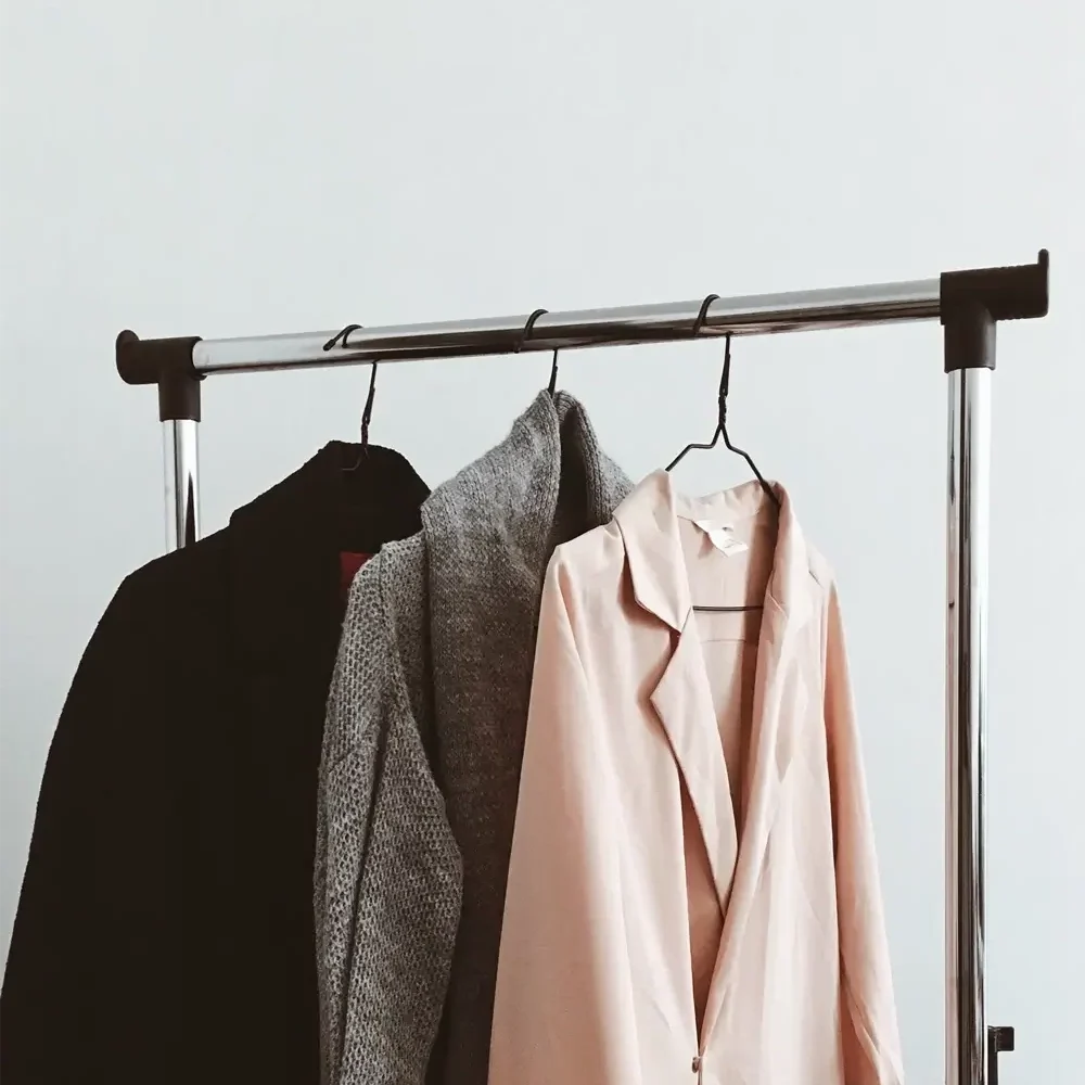 clothes-on-rail-minimalist-style-wardrobe